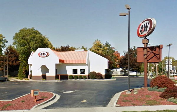 A&W Restaurant - Lansing - 427 E Oakland Ave (newer photo)